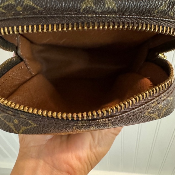Louis Vuitton Amazon Vintage Monogram Crossbody Bag. P0016 - Picture 11 of 15